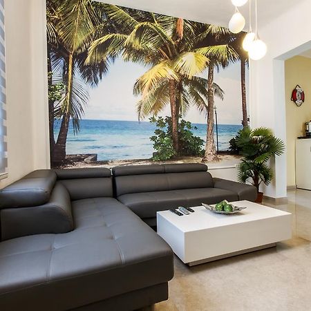 Designed Beach Apartments Тель-Авив Номер фото