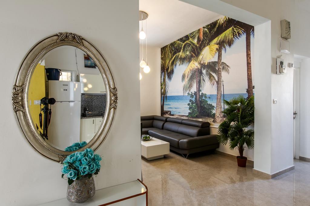 Designed Beach Apartments Тель-Авив Номер фото