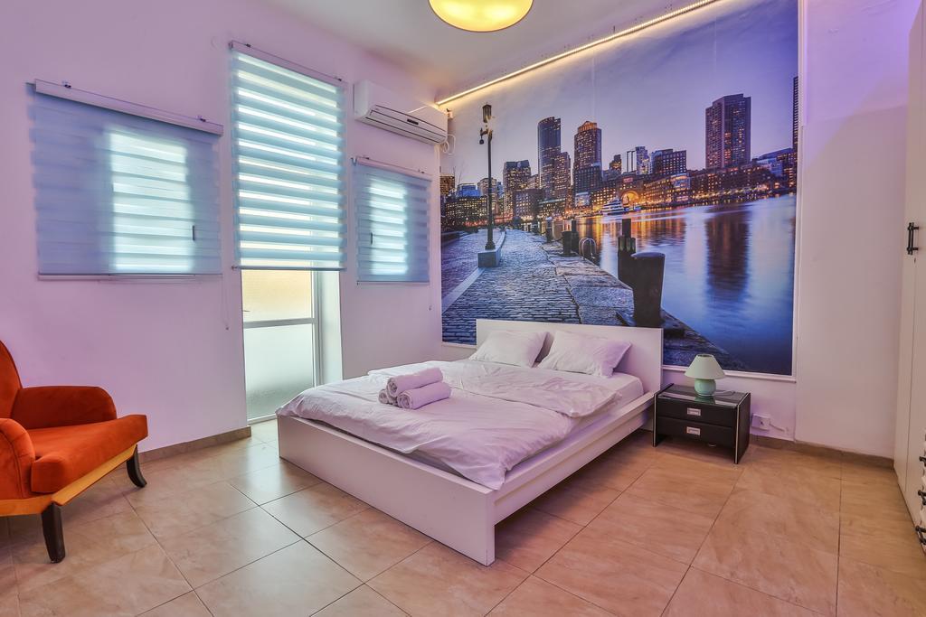 Designed Beach Apartments Тель-Авив Номер фото